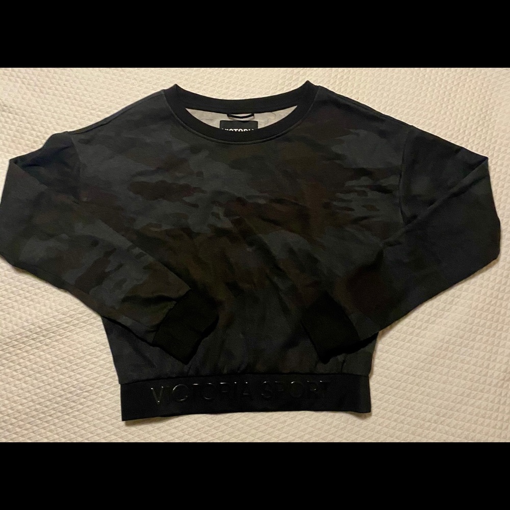 Victoria Sport Women’s CAMO LS Crop Sweatshirt